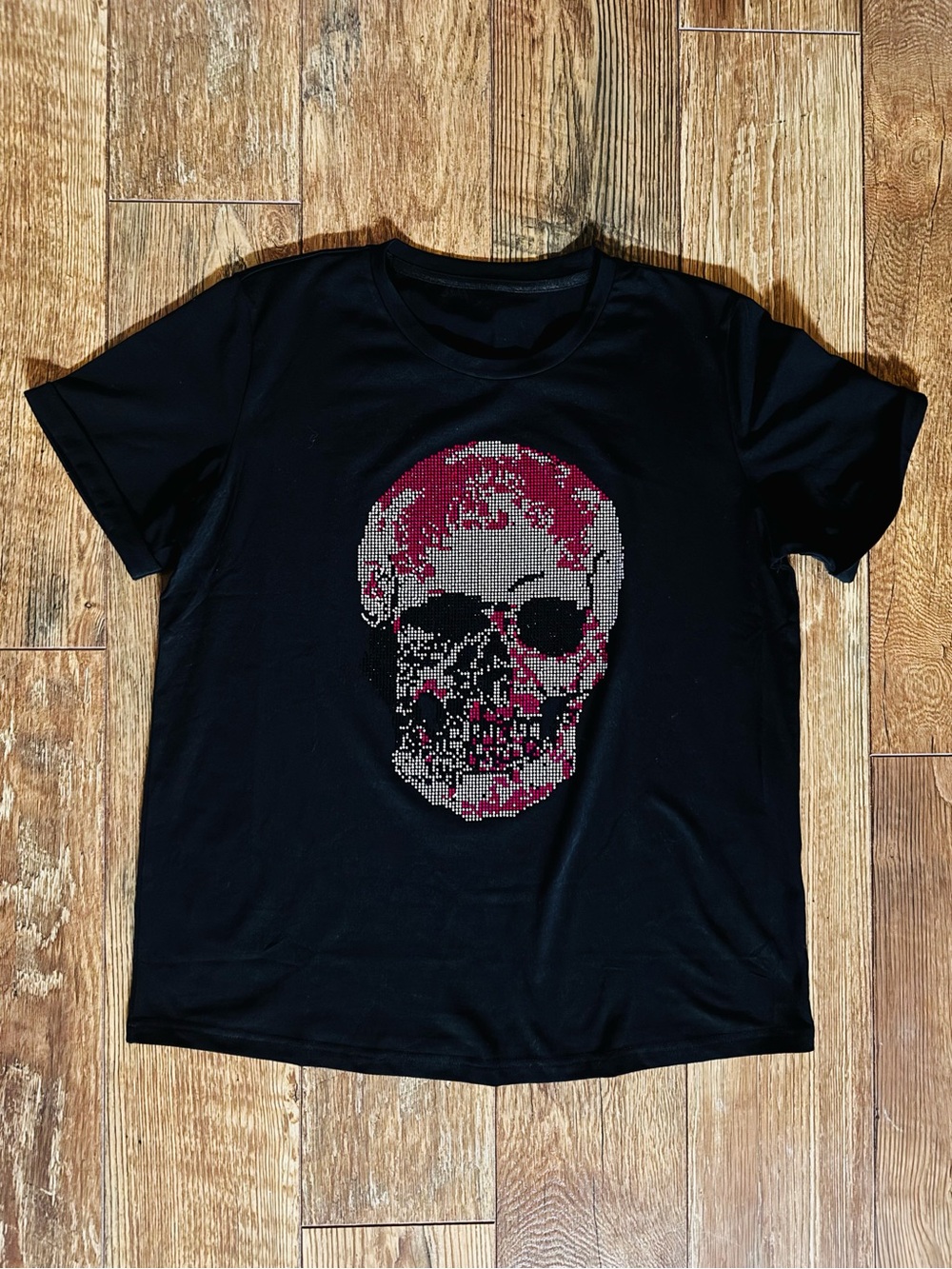 Women’s Black Skull Graphic Short Sleeve Tee sz L , PTP 22”,  length 27”